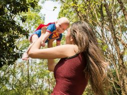 La figura de la madre como ser todo poderoso ha perjudicado a las mamás desde el inicio de los tiempos, sin embargo poco a poco se han ido derrumbando los estereotipos. UNSPLASH/Valeria Zoncoll