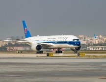 El avión Airbus A350 presta servicio en la ruta aerea directa conectando a Shenzhen, en el sur de China, con la Ciudad de Mexico en el Aeropuerto Internacional de Bao'an de Shenzhen, en Shenzhen, en la provincia de Guangdong, en el sur de China. XINHUA