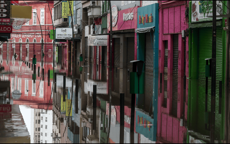 La ciudad brasileña de Porto Alegre cumplió este lunes diez días inundada. EFE/S. Moreira