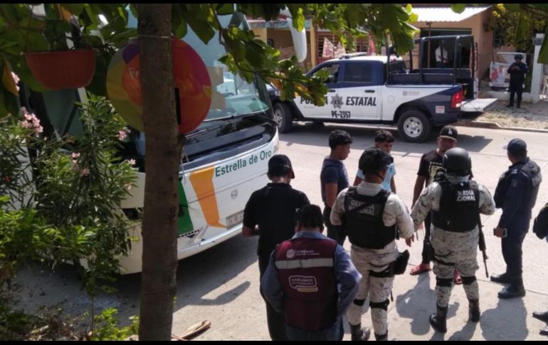 Los normalistas y los dos conductores del autobús acudieron a la sede de la Fiscalía General del Estado de Oaxaca (FGEO) de Matías Romero a rendir su declaración. ESPECIAL