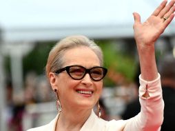 A sus 74 años, la actriz estadounidense demostró nuevamente su sencillez y no paró de mandar besos a los 'fans' que coreaban su nombre. ESPECIAL / X / @Festival_Cannes