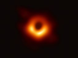 Uno de los agujeros negros tiene 50 millones de veces más masa que nuestro Sol.  EFE/ ARCHIVO.