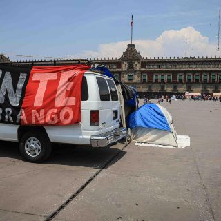 CNTE mantendrá plantón en el Zócalo; piden respeto a la Marea Rosa
