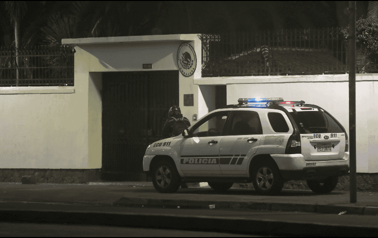Embajada de México en Quito, durante el asalto. EFE / ARCHIVO