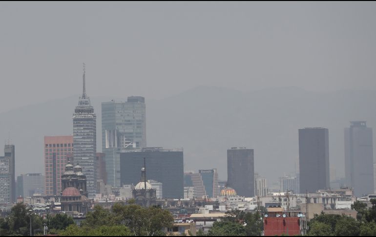 Fotografía donde se muestra la contaminación el 21 de mayo de 2024, en la Ciudad de México. EFE/M. Guzmán.