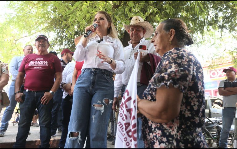 “Apoyo al campo”, fue a lo que se comprometió Claudia Delgadillo en su reciente recorrido por el municipio de Cuautitlán de García Barragán. CORTESÍA.