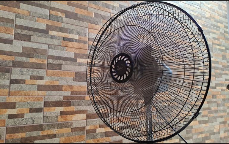 Una de las sugerencias para tu ventilador es procurar que el aparato quede cerca de una pared para que el aire rebote. EL INFORMADOR / O. Álvarez