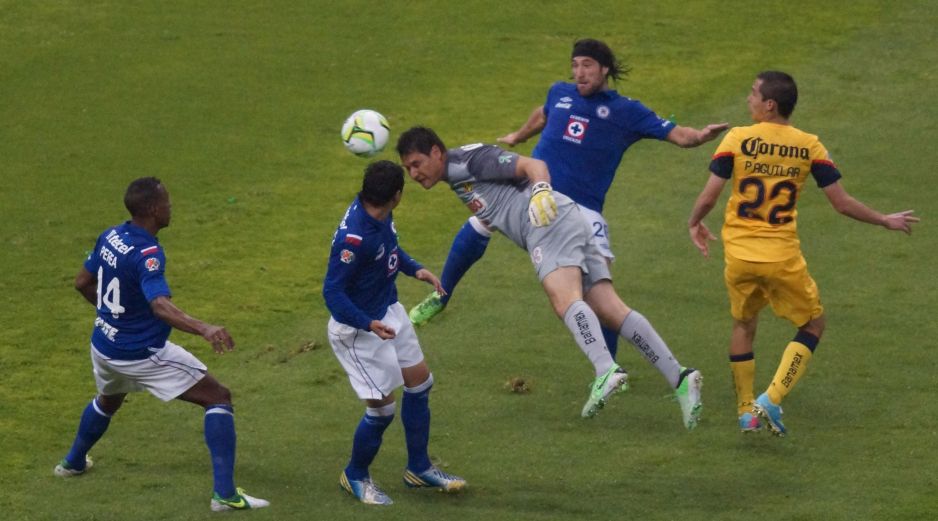 Moisés Muñoz remató un servicio de Osvaldo Martínez, con lo que el América logró el empate ante Cruz Azul en la final del Clausura 2013. IMAGO7/Licona