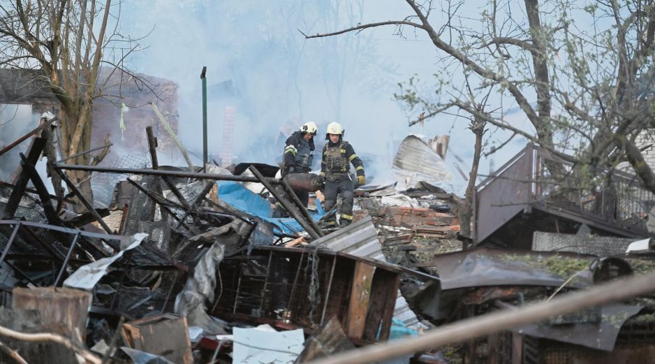 Aparatos sobrevolaron y lanzaron proyectiles en la comunidad de Kharkiv en Ucrania, lo que puso en alerta a otros países. AFP/S. Bobok