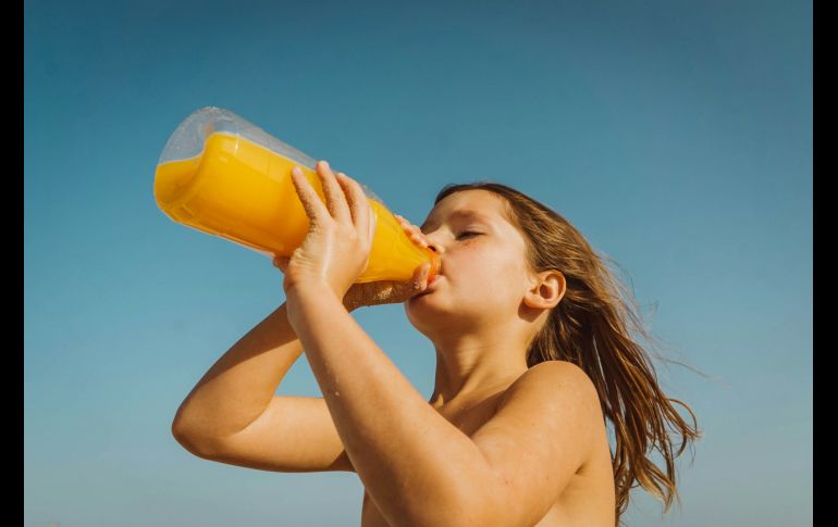 El sumar cualquier agua azucarada en nuestra alimentación puede ocasionar dificultades en el normal funcionamiento de nuestros riñones. Unsplash
