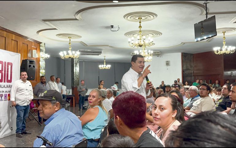 “Chema” Martínez se reunió con trabajadores de tianguis y de mercados en la sede de la Unión de Comerciantes del Mercado de Abastos, donde recibió peticiones para mejorar lo que está mal en esos espacios. ESPECIAL