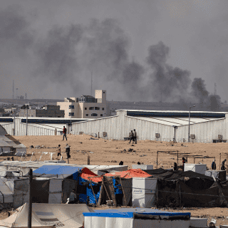 Ataques de Israel en campo de desplazados en Rafah dejan más de 20 muertos