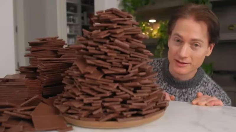  Bryan Johnson recomienda la ingesta de una porción de chocolate de alta calidad al día para la longevidad (Captura del canal de Youtube de Bryan Johnson)