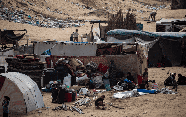 Casi un millón de palestinos huyeron de la ciudad del sur de Gaza. EFE/EPA/H. IMADRafah