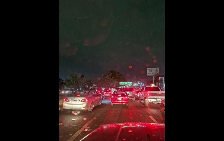La lluvia de este 28 de mayo, provocó tráfico pesado en diferentes puntos del Área Metropolitana de Guadalajara. ESPECIAL/X