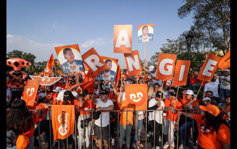 Frangie agradeció también a los integrantes de su campaña por no caer en provocaciones de los partidos rivales y que deben seguir trabajando en equipo para ganar la elección del domingo. EL INFORMADOR / H. Figueroa