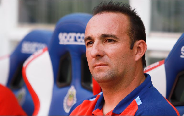 Chivas han decidido mantener a Joaquín Moreno como el entrenador del equipo femenil. IMAGO7