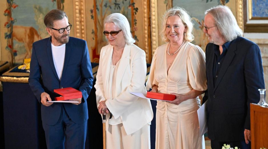 ABBA recibió la Orden Real Vasa por sus destacadas contribuciones a la vida musical sueca e internacional durante una ceremonia en el Palacio Real de Estocolmo. EFE/ Henrik Montgomery