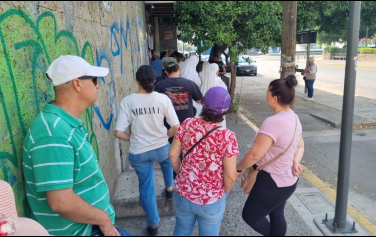 La jornada electoral del 2 de junio comenzó con largas filas para que los y las ciudadanas ejerzan su voto. EL INFORMADOR / O. Álvarez