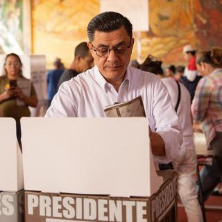 Emite Chema Martínez su voto en Miravalle