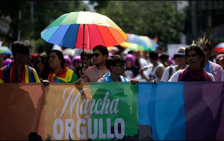 Marcha del orgullo LGTB, exigiendo derechos igualitarios para la comunidad de la bandera arco iris. EL INFORMADOR/ ARCHIVO.