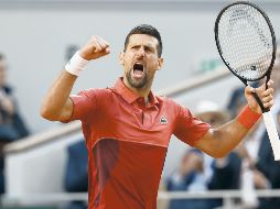 Novak Djokovic señaló que por semanas ha sentido molestias en su rodilla derecha y por ello pone en duda su continuidad en el Major francés. EFE