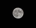 Para disfrutar de la luna de fresa no se requieren medidas de protección especiales, ya que la luz reflejada por la luna no es dañina para los ojos. Pixabay.