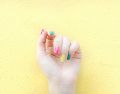 Conoce los tonos y colores que harán que tus uñas se vean en tendencia este verano. UNSPLASH/ Analia Baggiano