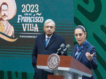 El Presidente López Obrador confía en que Sheinbaum continúe con la llamada Cuarta Transformación. Aquí, los dos en una “Mañanera” de enero de 2023. AFP