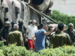 Andrey Kozlov, uno de los liberados, llega a un hospital en Ramat Gan, cerca de Tel Avivi. EFE/G. Markowicz