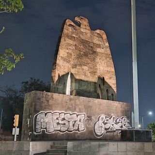 Detienen a dos por grafitear en monumento a la Bandera