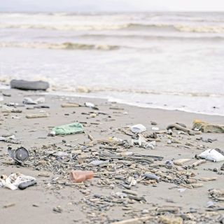 Los plásticos son una gran amenaza para los mares