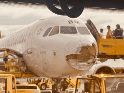 La aerolínea Austrian Airlines informó que la aeronave atravesó una tormenta que provocó daños graves. ESPECIAL.