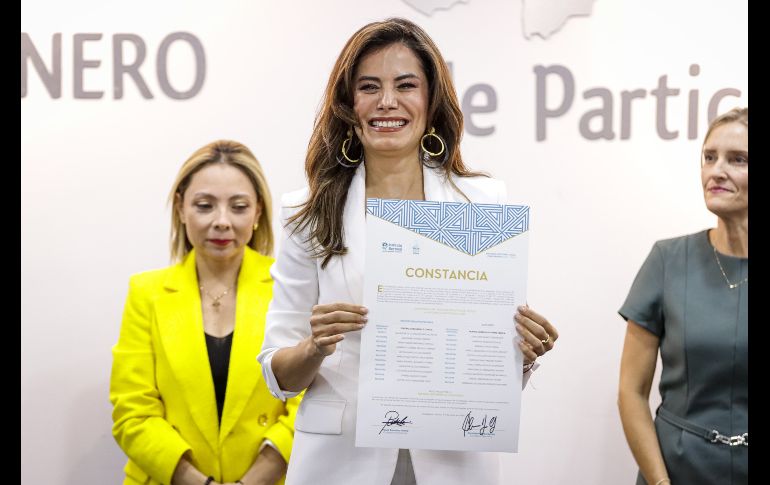 Verónica Delgadillo, de Movimiento Ciudadano recibió su constancia y pidió a la representación de Morena respetar el proceso electoral. EL INFORMADOR/ H. Figueroa.