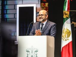 Ricardo Villanueva habló sobre los logros que realizó al ser rector de la UdeG, como el haber acortado los tiempos de titulación a solo una semana, además de ofrecer a la comunidad educativa un nuevo sistema para el manejo de sus trámites con LEO, en lugar de SIIAU. EL INFORMADOR/ A. Navarro.