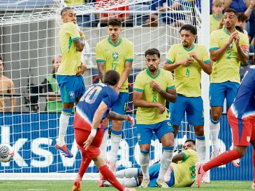 Con un tiro libre, Christian Pulisic marcó el tanto de la igualada de Estados Unidos ante Brasil, lo que cortó una racha de 11 derrotas en fila. AFP/G. Newton