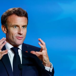 Macron alerta del riesgo financiero si gobierna la izquierda o la ultraderecha