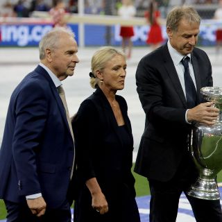 Eurocopa: La ceremonia que se llevó Beckenbauer