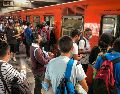 Los usuarios reportan que los trenes ‘hacen base’ al detenerse hasta por 5 minutos en cada estación. SUN / ARCHIVO