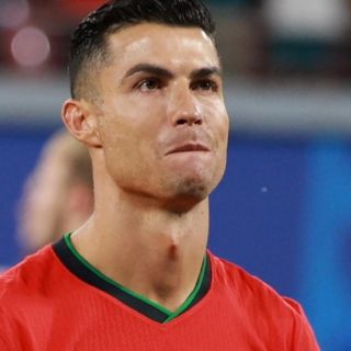 Cristiano Ronaldo, capitán con Portugal; el primero en jugar seis Euro