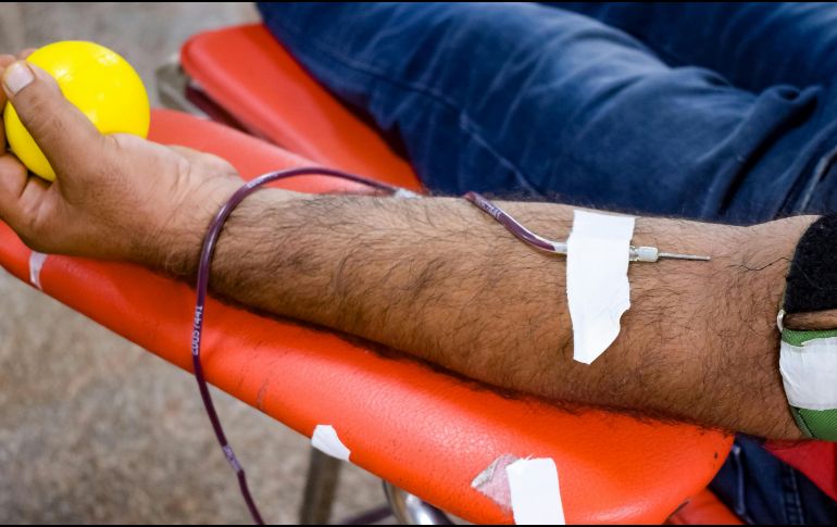 Donar sangre es crucial para salvar vidas, pero hay varios conceptos erróneos que pueden desalentar a quienes consideran hacerlo.PEXELS