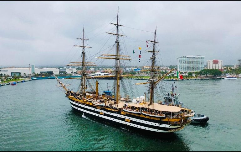 El buque italiano Amerigo Vespucci llega a Puerto Vallarta en el marco del 150 aniversario de las relaciones diplomáticas entre México e Italia. ESPECIAL / Gobierno Municipal de Puerto Vallarta