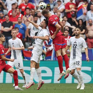 Jovic rescata a Serbia frente a Eslovenia con gol de último minuto