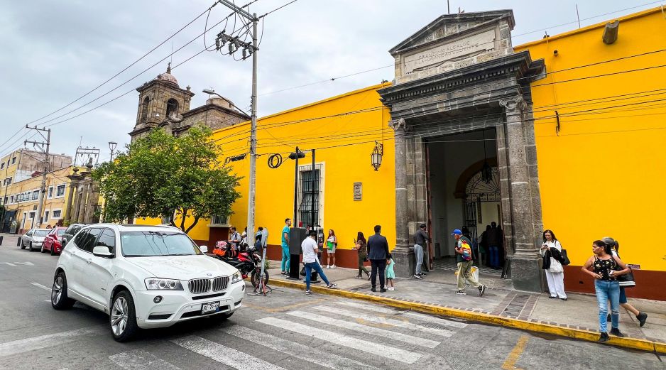 Así luce la fachada del Hospital Civil viejo con la renovación del ingreso. EL INFORMADOR / H. Figueroa