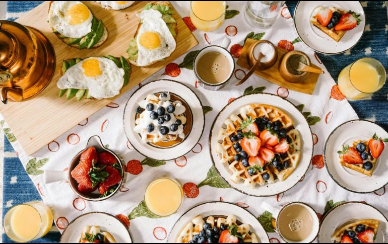 Un desayuno nutritivo y equilibrado debe de incluir proteínas, carbohidratos complejos y grasas saludables. UNSPLASH/ Rachel Park