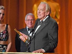Donald Sutherland recibió su Oscar honorífico, el 11 de noviembre de 2017. AFP