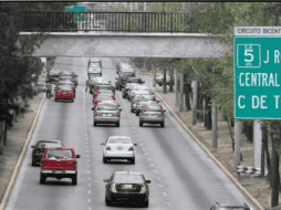 No en todas las entidades pueden verificarse autos foráneos, por lo que implica un gasto extra para los conductores. NOTIMEX/ARCHIVO.