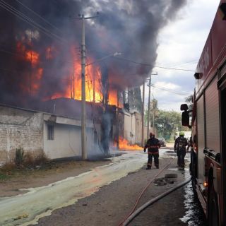 Se incendia bodega de aceite en Zapopan