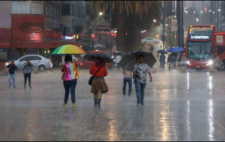 Fuerte lluvia que se registra la tarde del sábado 22 de junio de 2024 en la zona centro de la Ciudad de México. SUN/Yaretzy M.
