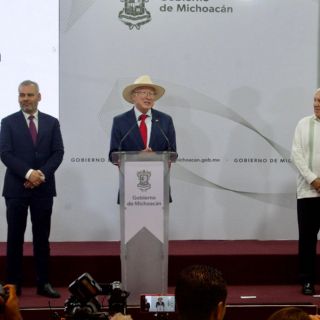 Ken Salazar acepta plan de seguridad de Michoacán para inspectores de aguacate